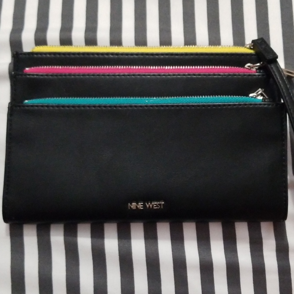 Nine west wristlet